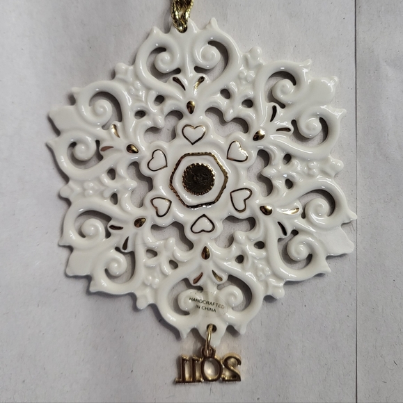 Lenox Porcelain Snowflake China Ornament 2011 - Picture 3 of 5